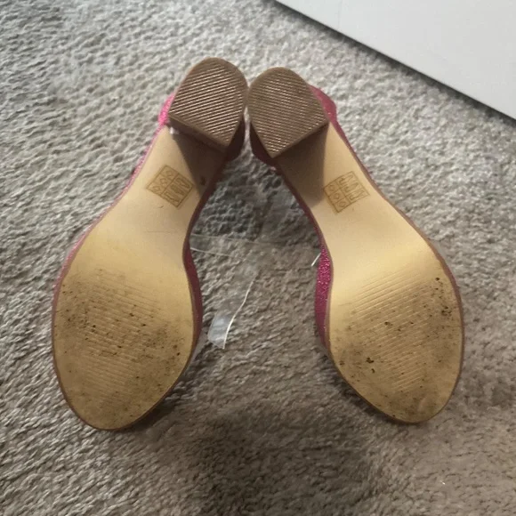 Pink Heels - Picture 4 of 4